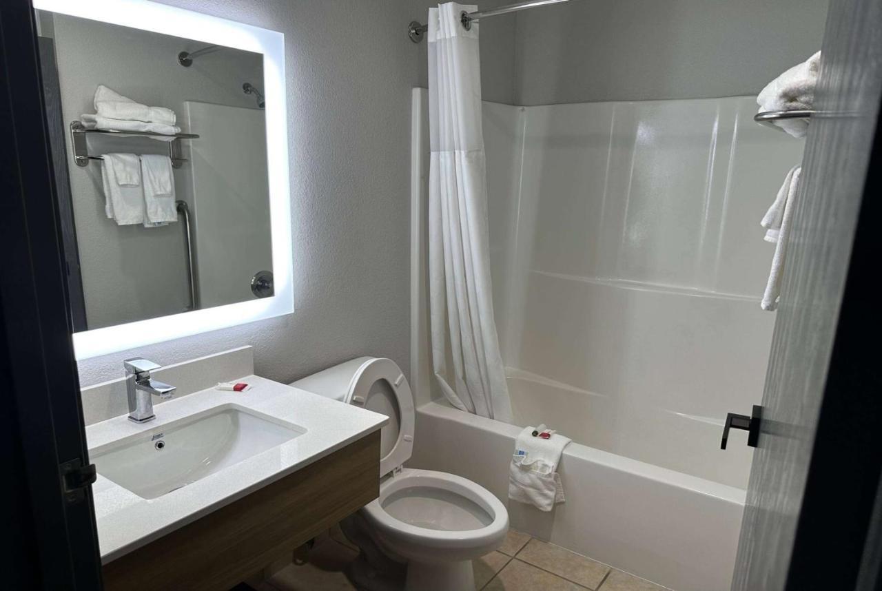 Microtel Inn & Suites By Wyndham Manchester - Newly Renovated Exteriör bild