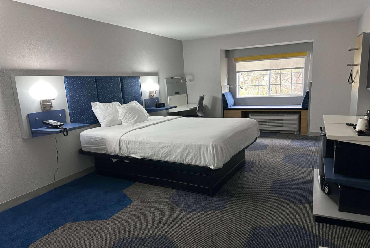 Microtel Inn & Suites By Wyndham Manchester - Newly Renovated Exteriör bild